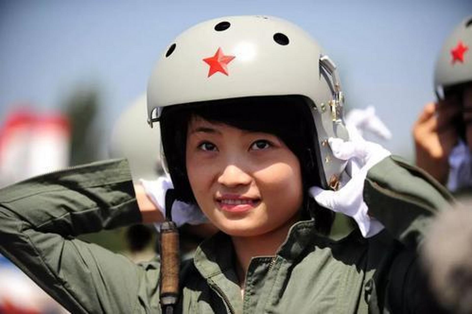 四川女飛行員余旭，英勇無(wú)畏的藍(lán)天使者，四川女飛行員余旭，藍(lán)天的英勇使者