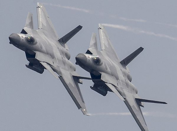 軍事震撼，20架轟炸機(jī)傾瀉240枚導(dǎo)彈的力量展示，軍事震撼，20架轟炸機(jī)傾瀉導(dǎo)彈力量展示日