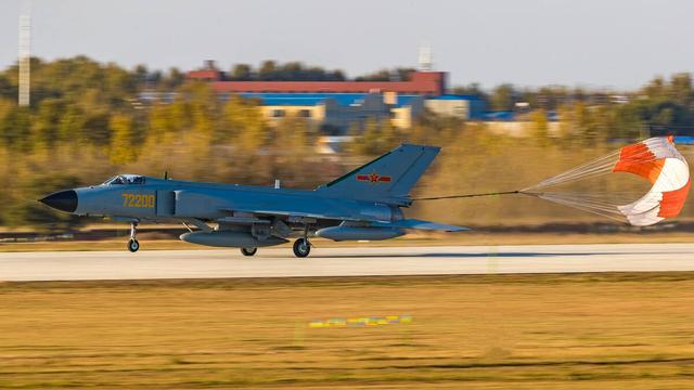 關(guān)于2022年殲-7還有多少架的探討，探討，殲-7戰(zhàn)機(jī)在2022年的數(shù)量概況