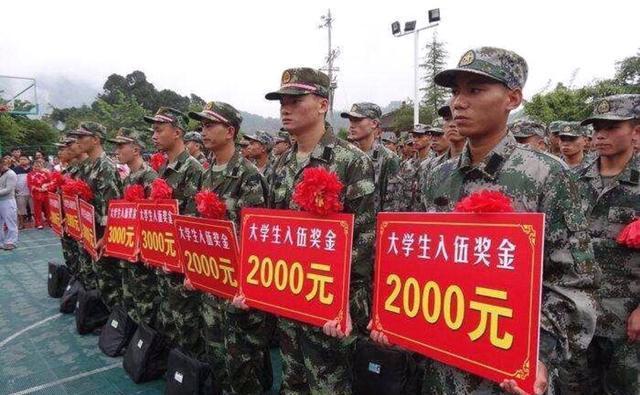 大學(xué)生如何參軍，一條充滿榮耀與成長的道路，大學(xué)生參軍之路，榮耀與成長的交織
