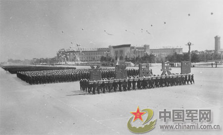 重溫歷史瞬間，探索1959年國(guó)慶閱兵視頻，重溫歷史瞬間，探索經(jīng)典，回顧1959年國(guó)慶閱兵盛況