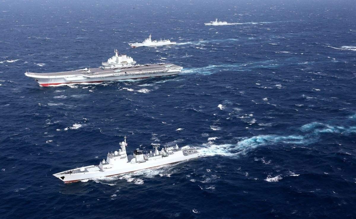 聚焦國(guó)際海域，中國(guó)戰(zhàn)艦圍觀英艦背后的故事，聚焦國(guó)際海域，中國(guó)戰(zhàn)艦視角下的英艦背后故事