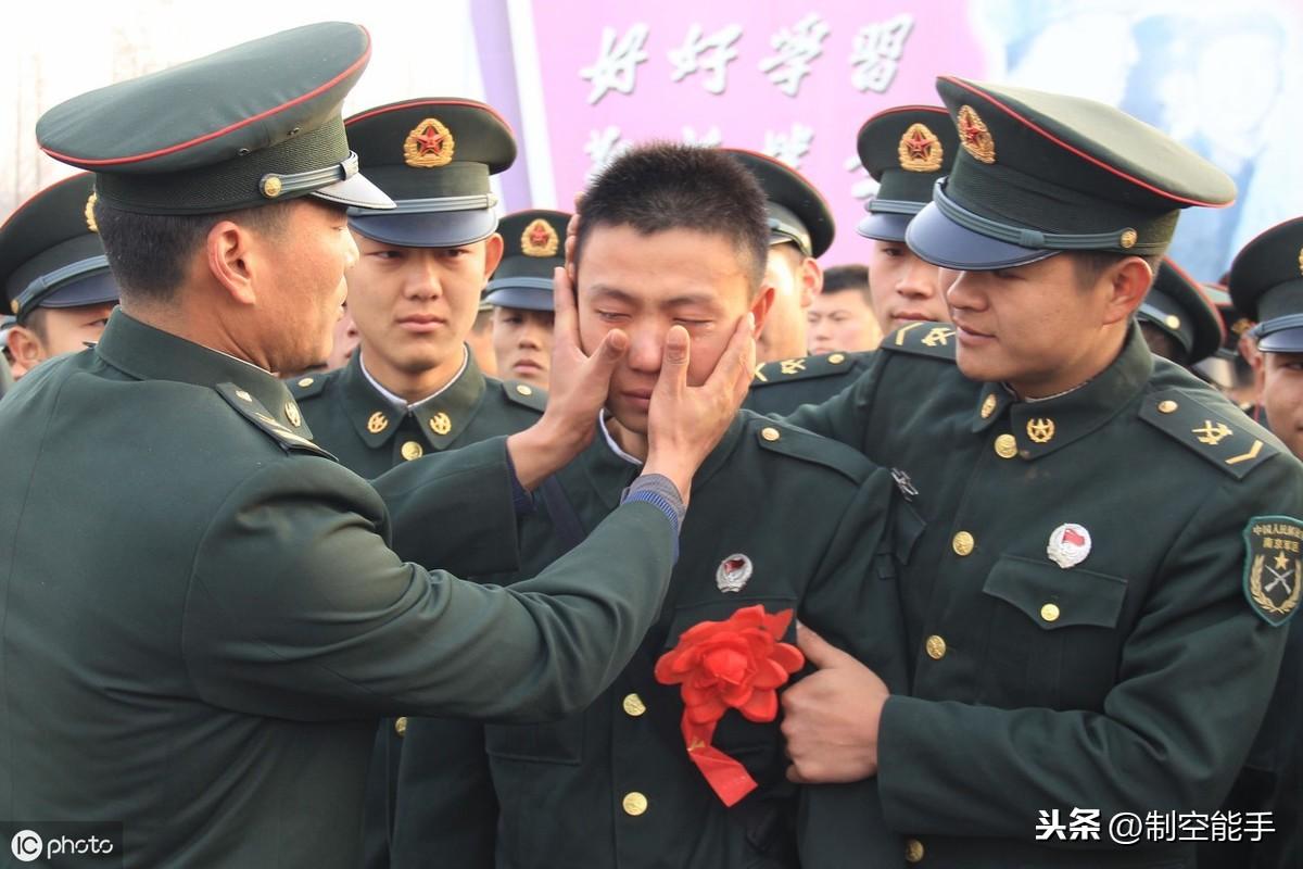 空軍義務(wù)兵在軍隊(duì)中的職責(zé)與角色，探尋空軍義務(wù)兵的主要任務(wù)，空軍義務(wù)兵職責(zé)與角色探究，主要任務(wù)解析