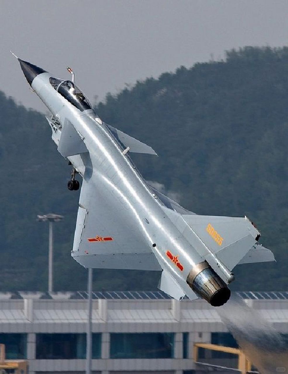 殲-10戰(zhàn)斗機是幾代機？全面解析中國空軍的主力戰(zhàn)機，中國空軍主力戰(zhàn)機殲-10戰(zhàn)斗機的全面解析，幾代機？